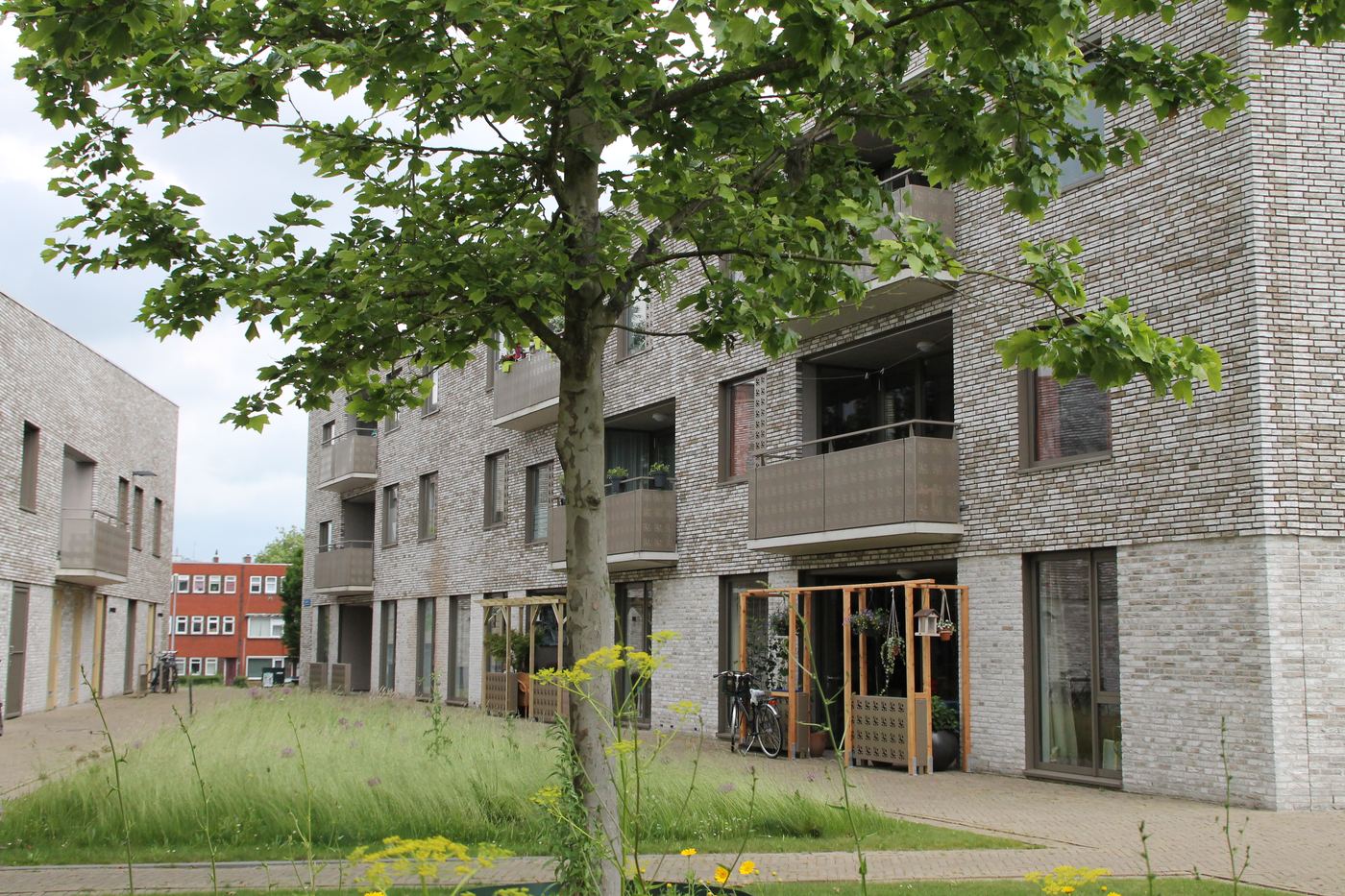 De noordzijde van het woongebouw van Schots & Scheef